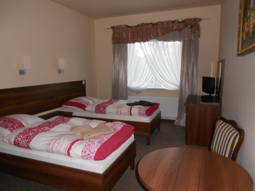Pensjonat Nad Jeziorem Hotel Myślibórz Ruang foto